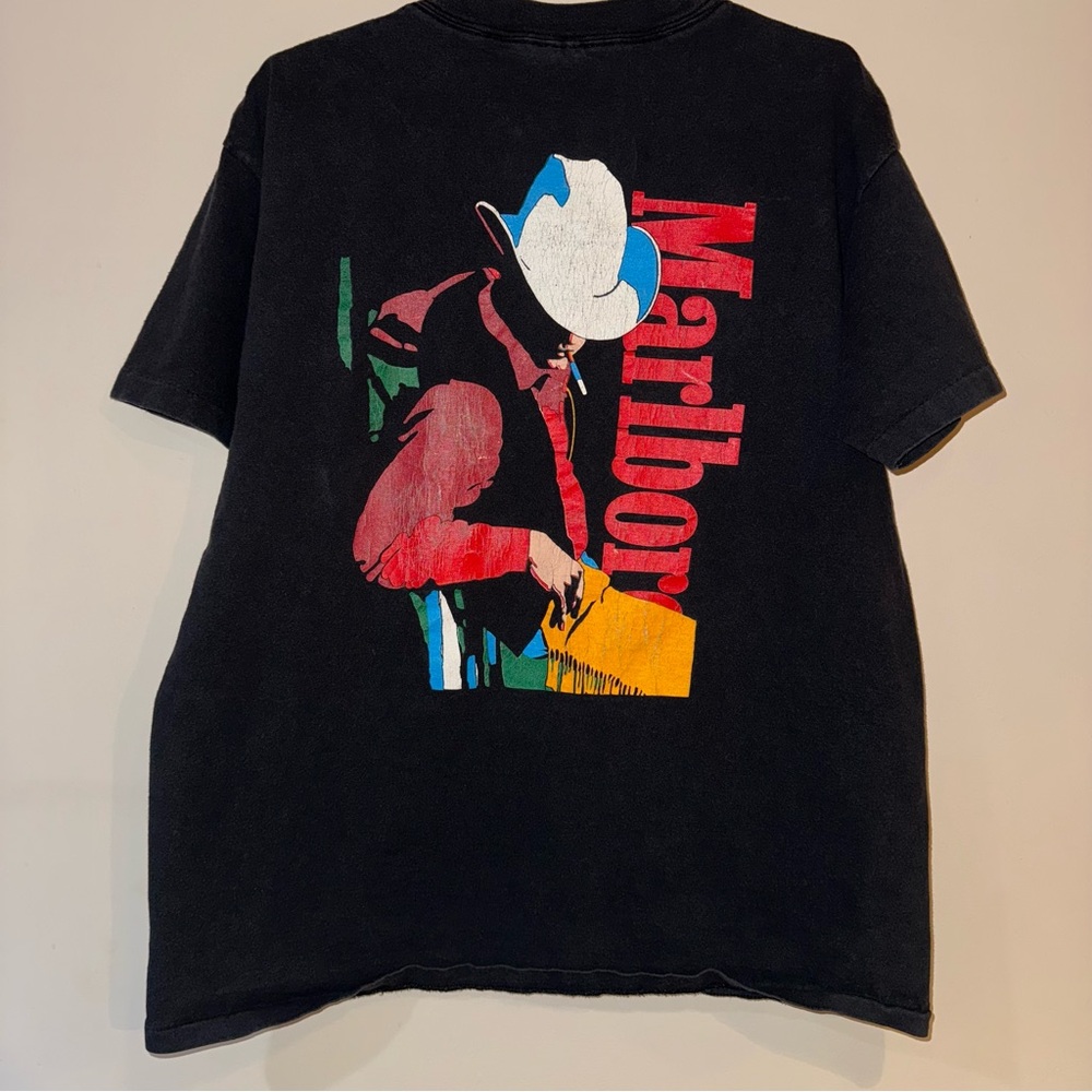 Marlboro Men's Black Vintage 90’s Graphic Tee